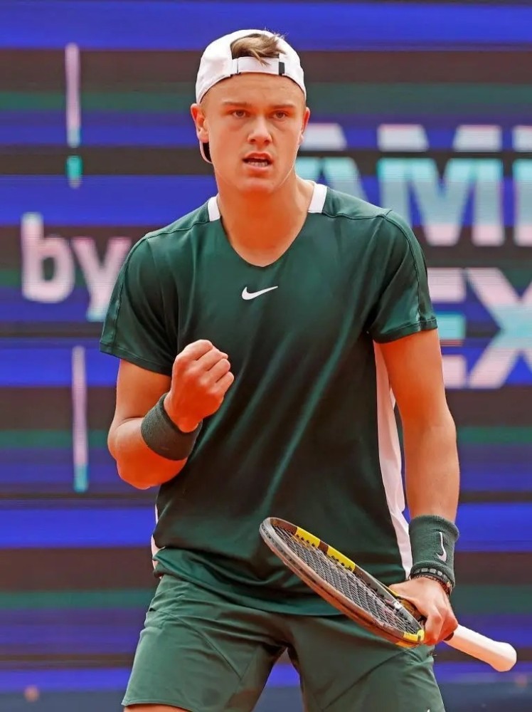 在所有人的 在所有人的